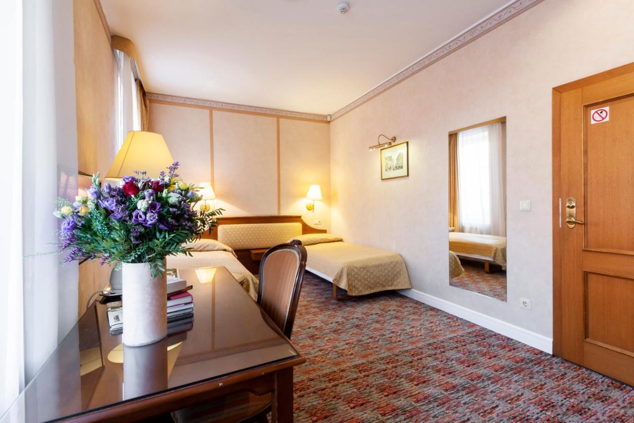 Story Inn Self Check-In Hotel Вильнюс Экстерьер фото